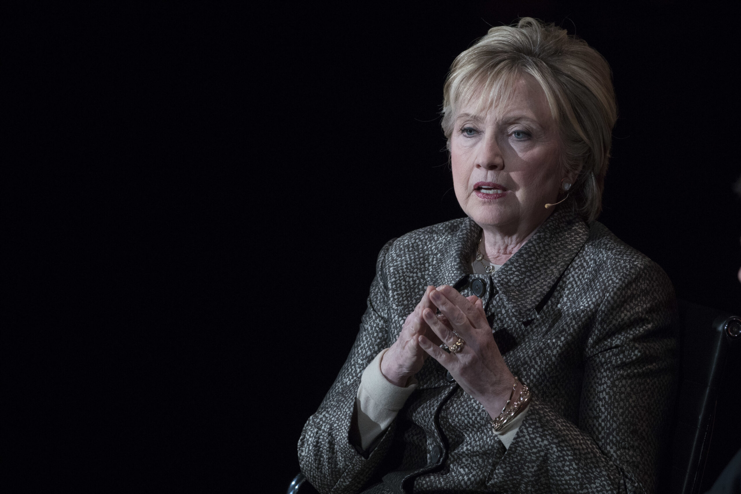 Hillary Clinton enlists former campaign staffers for political group: Report
