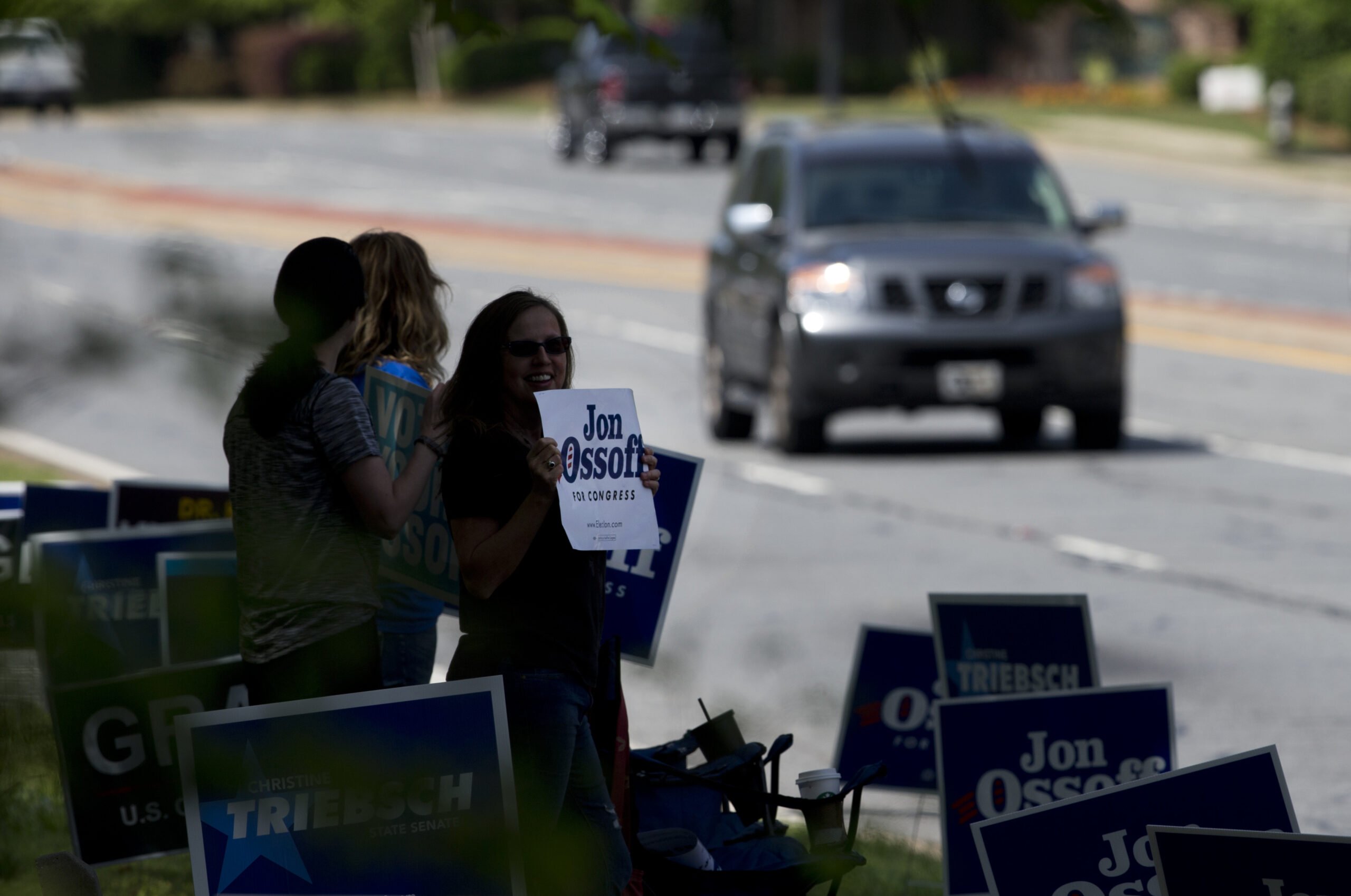 Democrats pour another $1 million into Georgia congressional runoff
