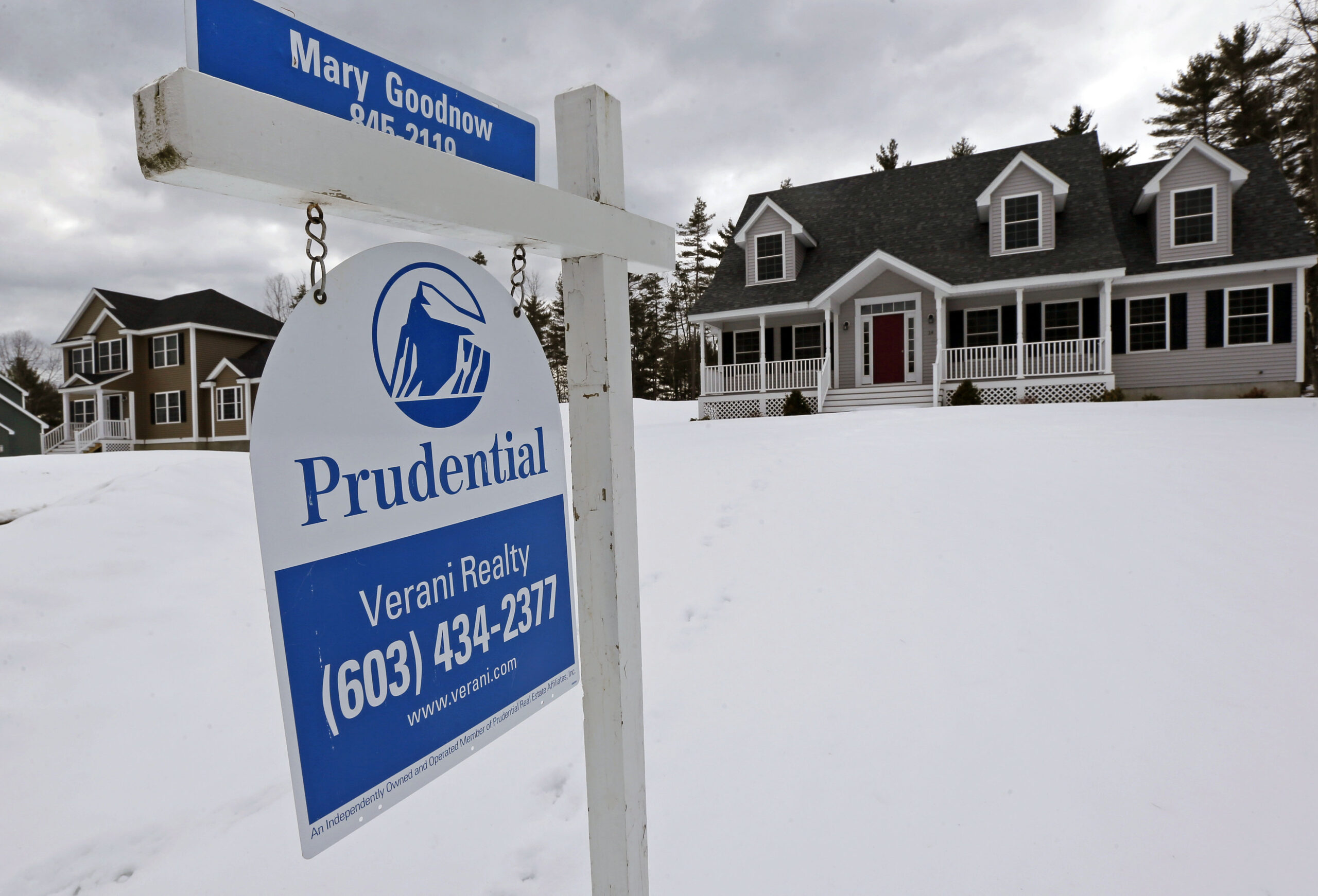 US home prices dip for second straight month