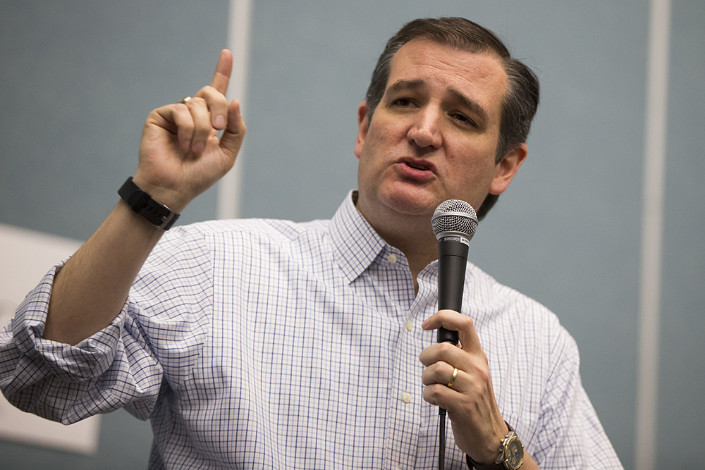Super PAC offers $1.5 million if Trump debates Cruz, maybe in Canada