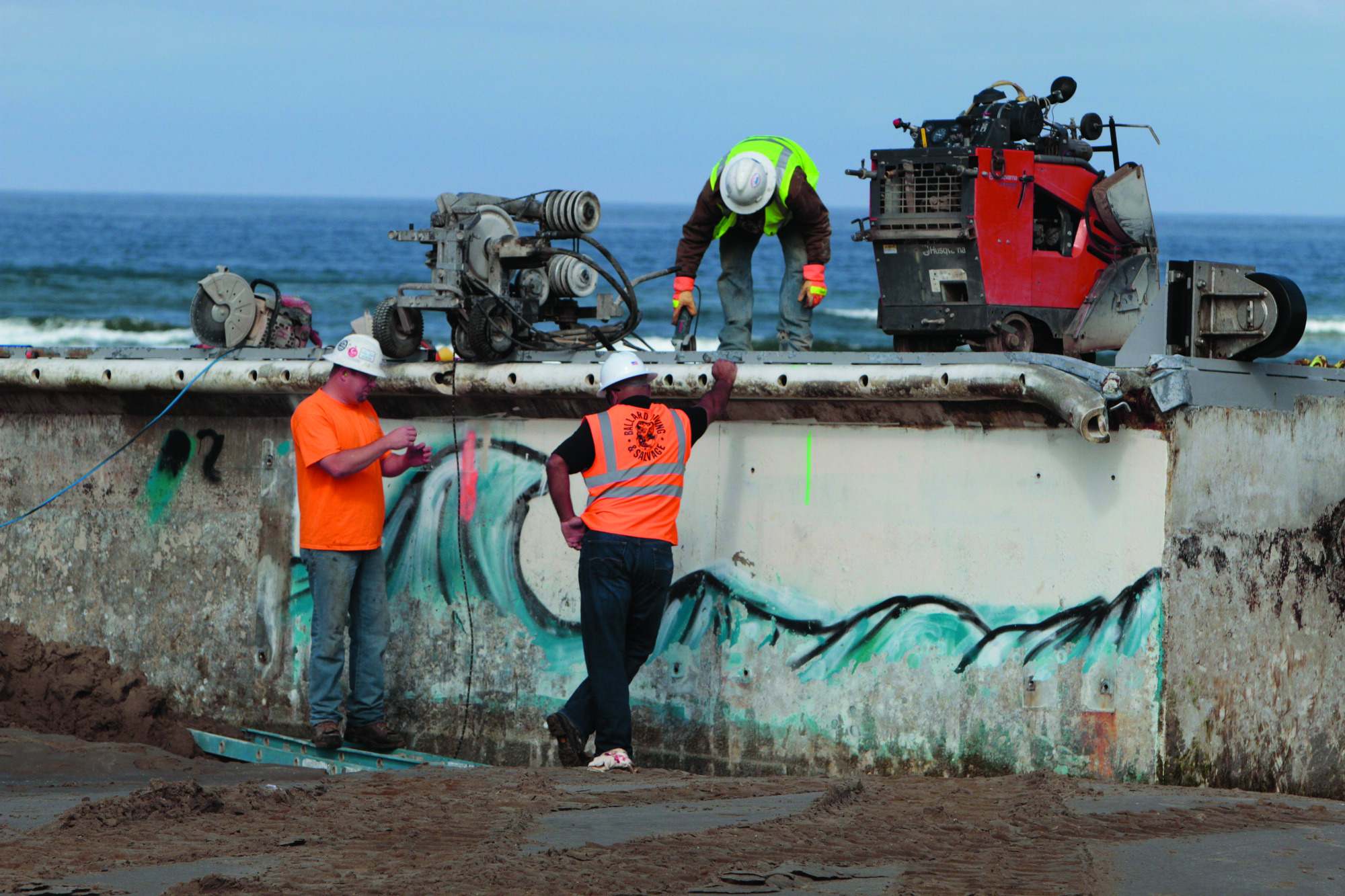 Workers start cutting up Oregon tsunami dock