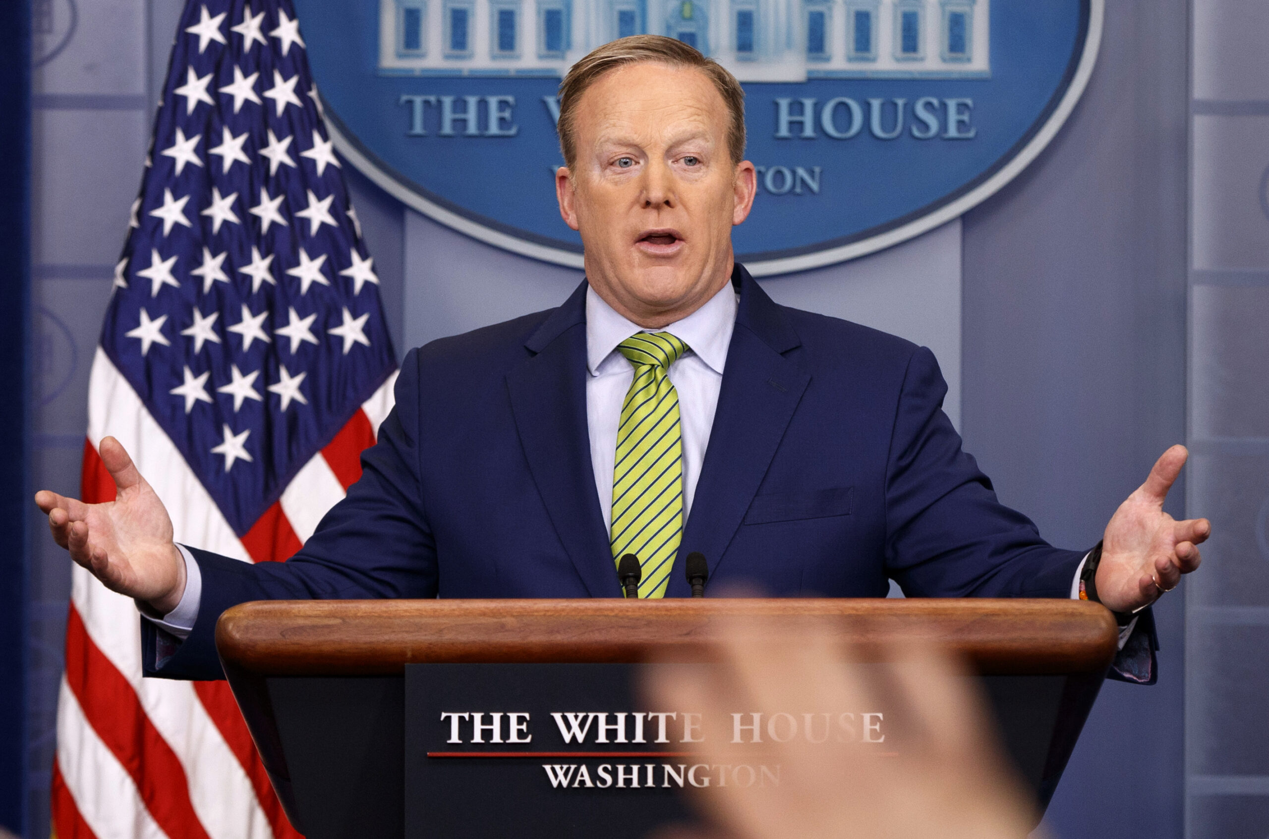 Sean Spicer ambushed while shopping at the Apple Store