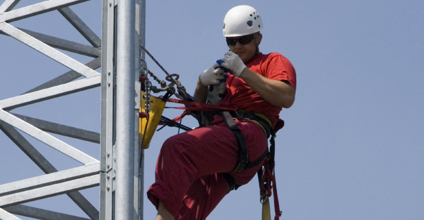 FCC, Labor Department announce partnership for telecom worker safety