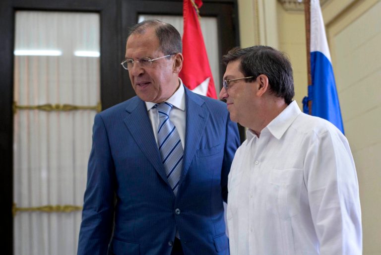 Cuba's Foreign Minister Bruno Rodriguez, right, walks with Russian's Foreign Minister Sergey Lavrov at the Foreign Ministry in Havana, Cuba, Tuesday, April 29, 2014. Lavrov is beginning his tour of Latin America in Cuba. (AP Photo/Ramon Espinosa)