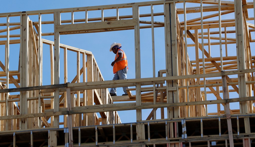 GDP exceeds expectations, grows 3 percent in third quarter