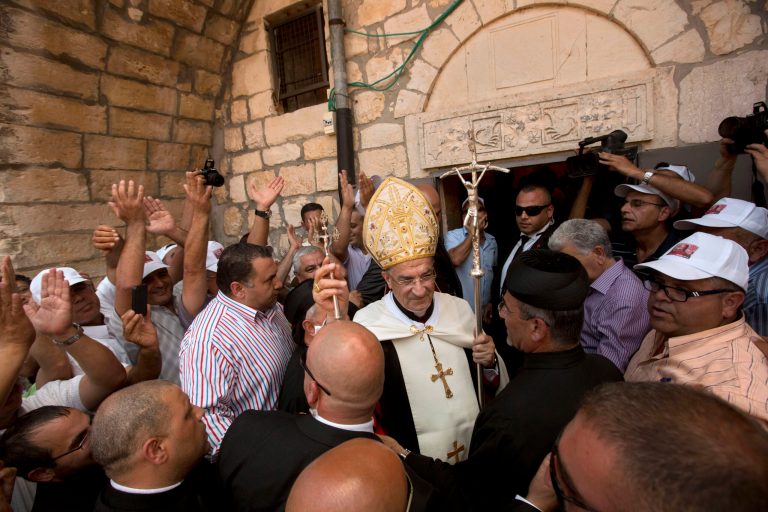 Lebanese patriarch embraces exiled militiamen