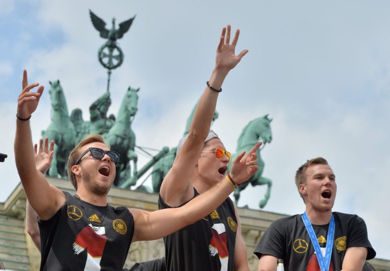 Germany World Cup heroes return to huge fan party