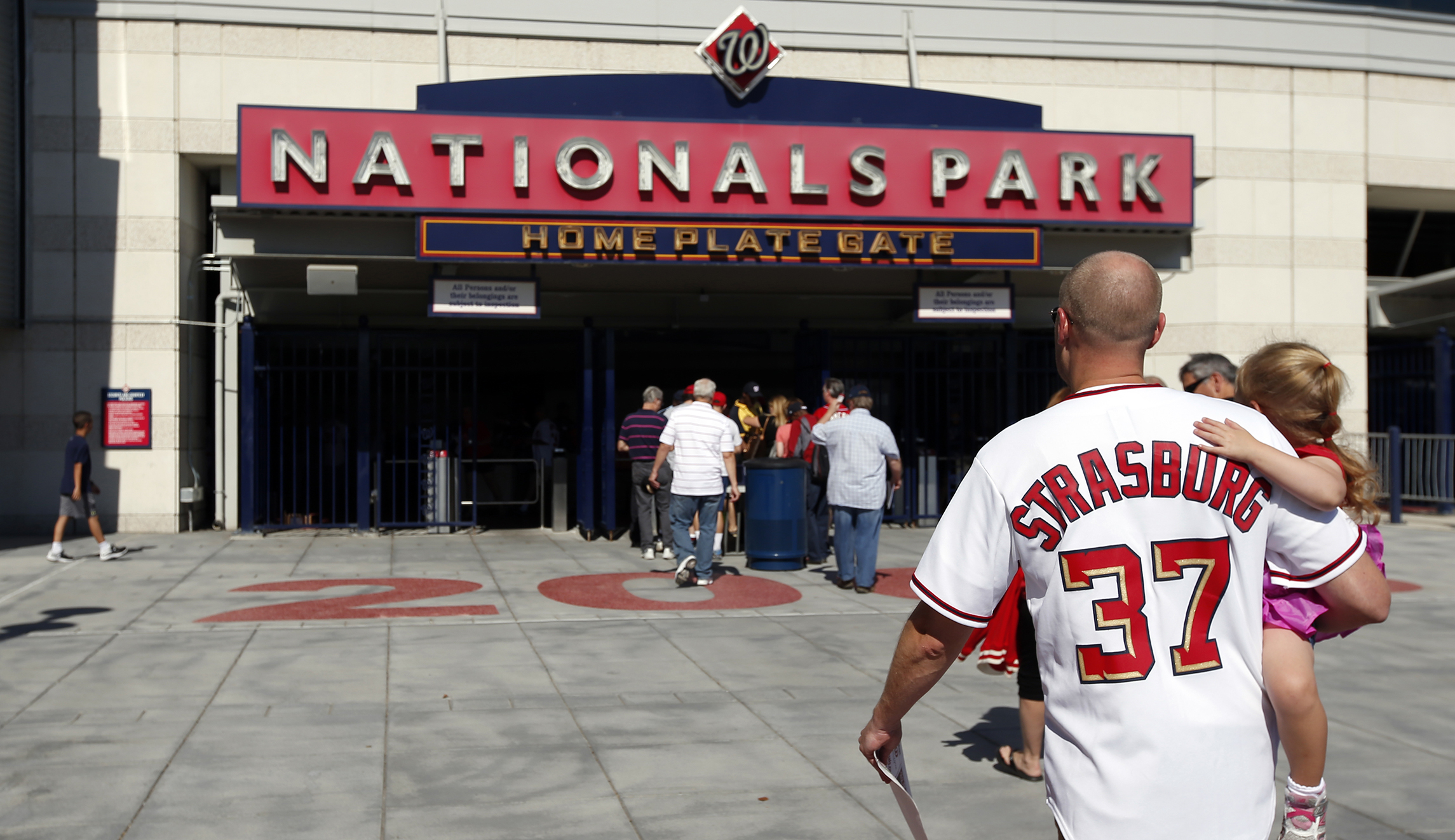 WATCH: Nationals make it up to girl snubbed from baseball catch