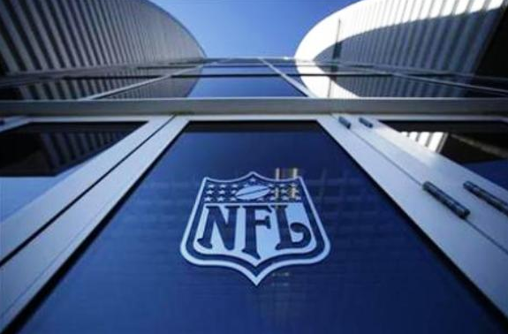 NFL political donations favor Republicans three to one