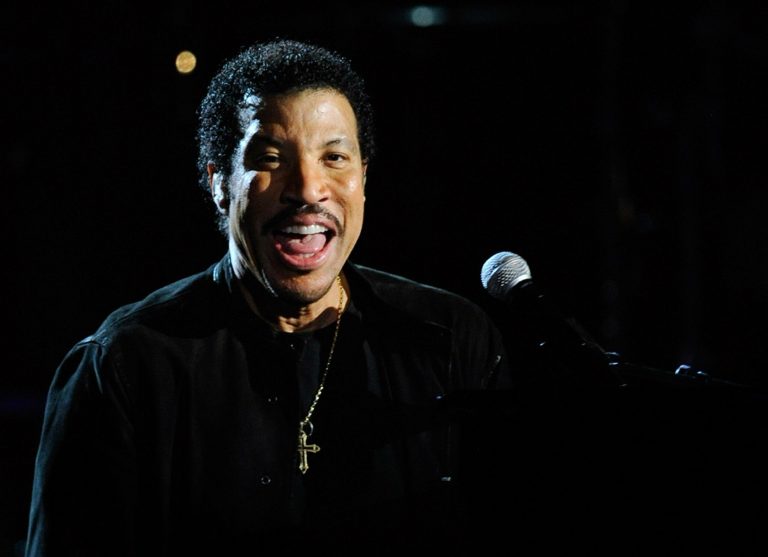 Lionel Richie climbs to No. 1 on the album charts