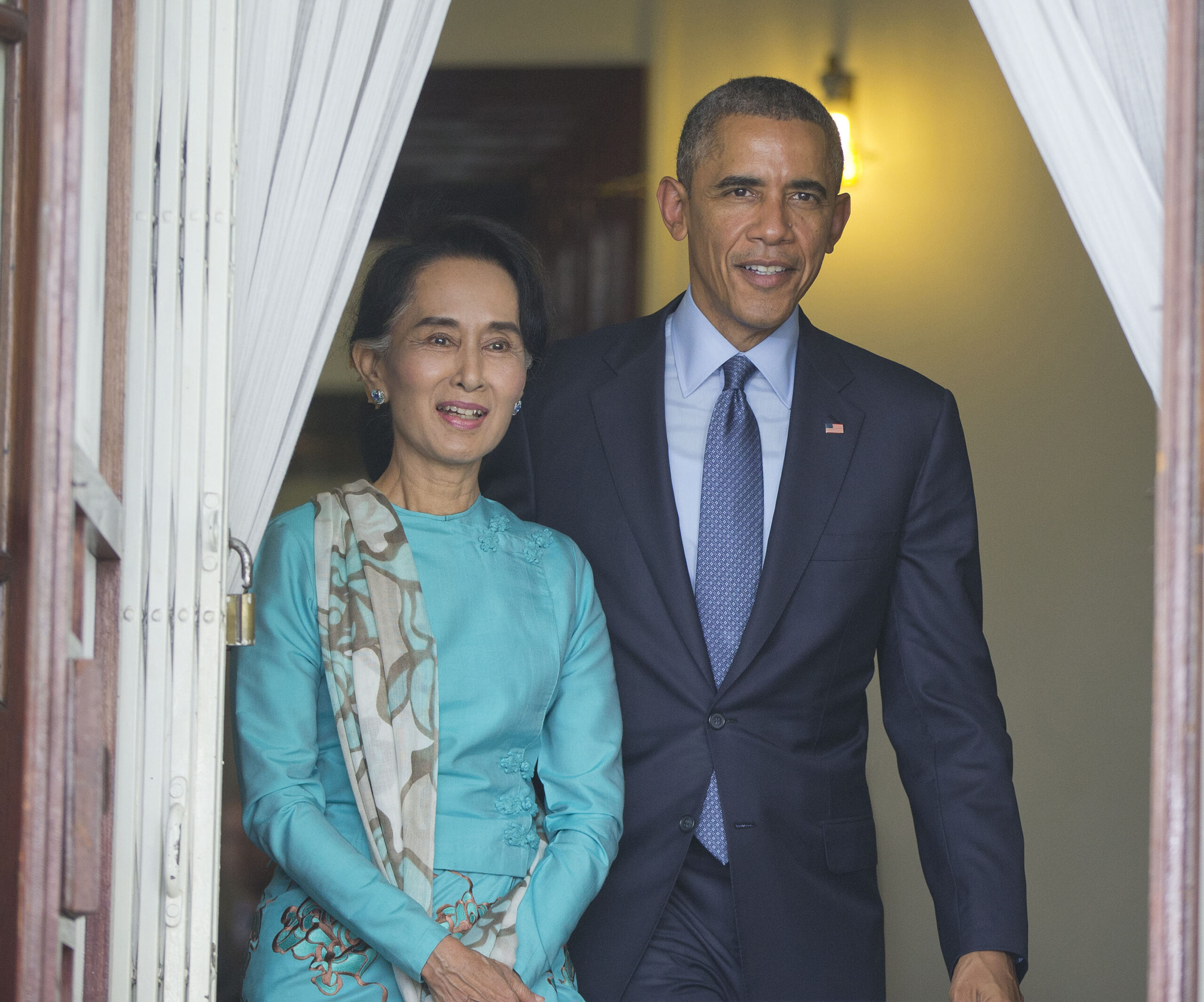 Obama lifts trade sanction against Burma