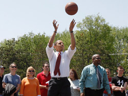 Obama plays basketball with Hollywood actors