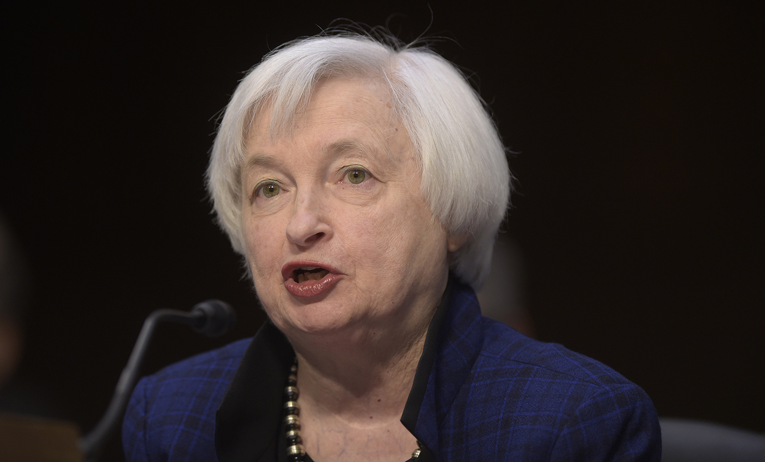 Yellen says she won’t step down, will serve through 2018
