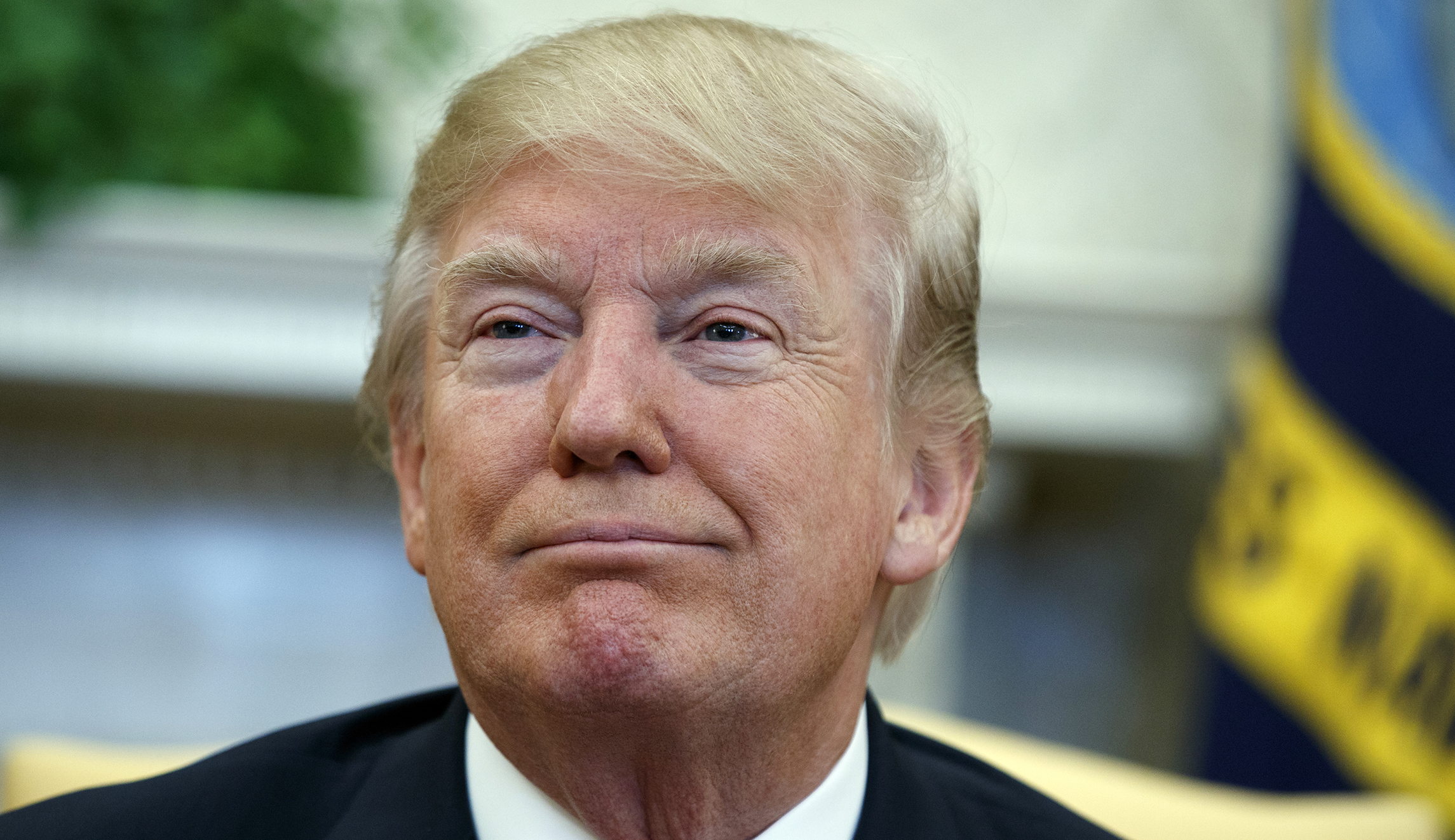 Trump uses poll to whip Democratic support for White House immigration proposals