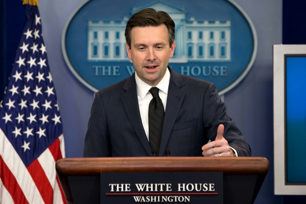 WH downplays Obama remark as Clinton endorsement
