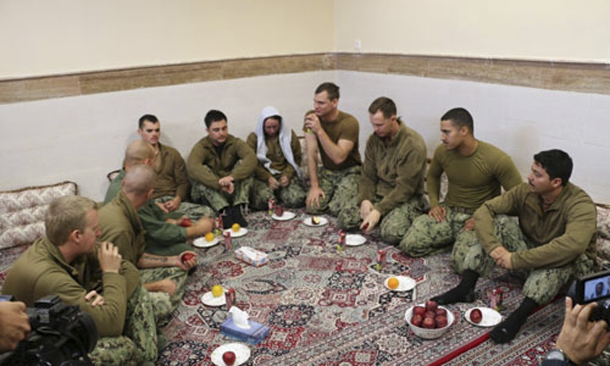 Navy probe faults U.S. sailors, Iran in Gulf incident