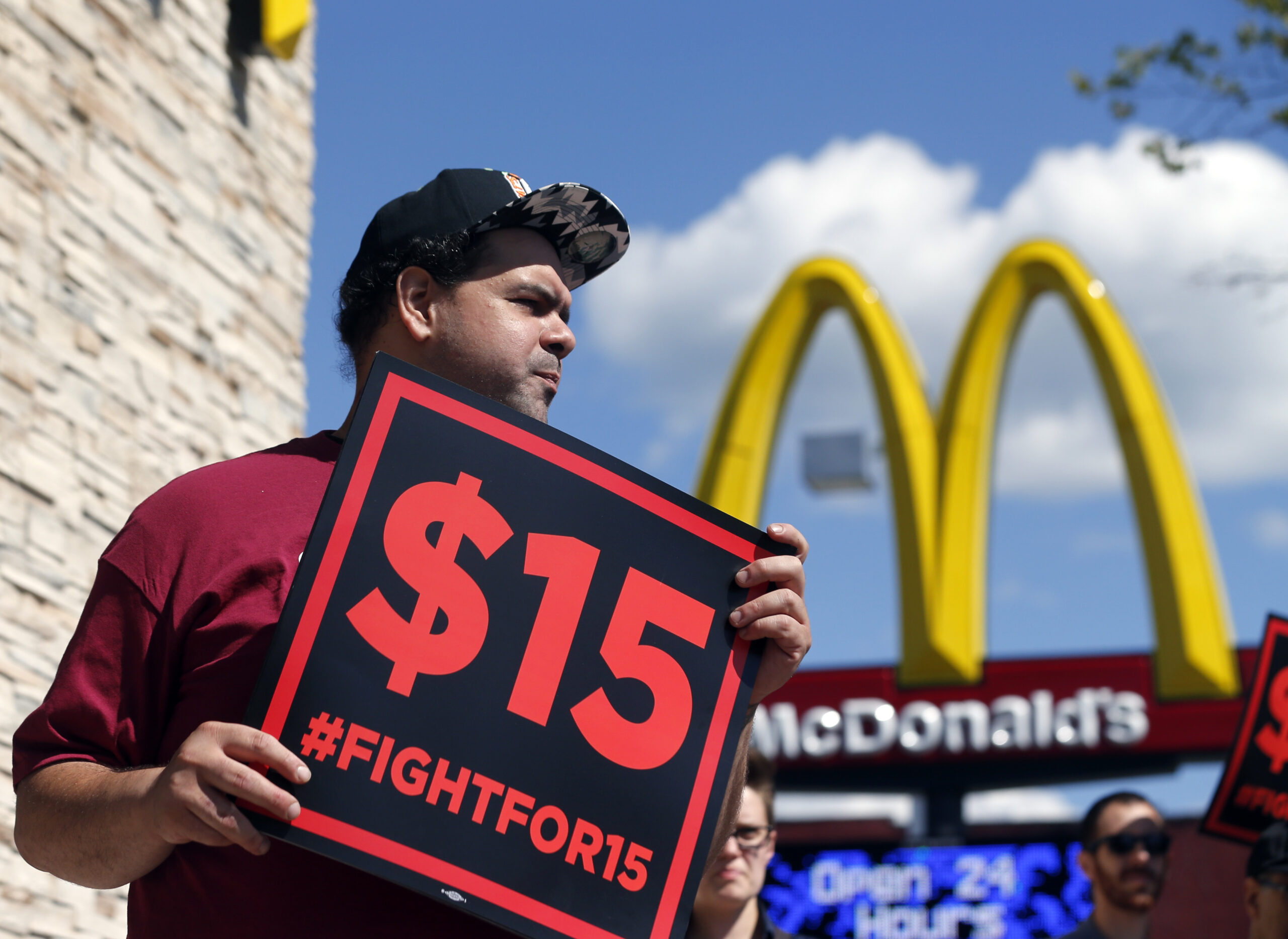 Economists split on how $15 minimum wage hits jobs
