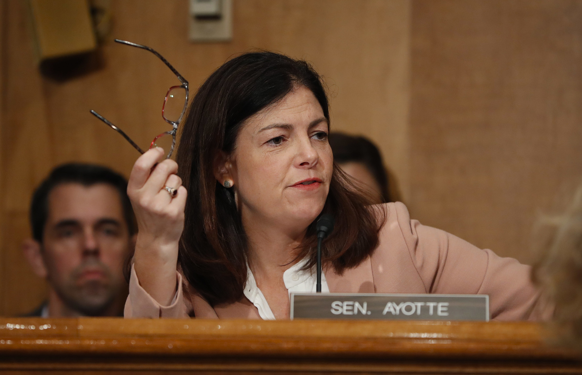 Ayotte: ‘I wouldn’t want my daughter in the room’ with Bill Clinton or Trump
