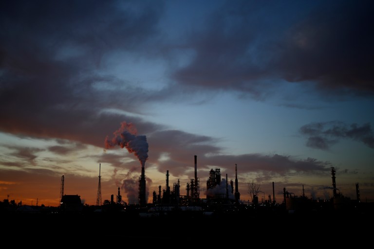 Two federal employees attempted to bill an oil and gas company for leases it had withdrawn from by falsifying documents, according to a watchdog report. (Luke Sharrett/Bloomberg)