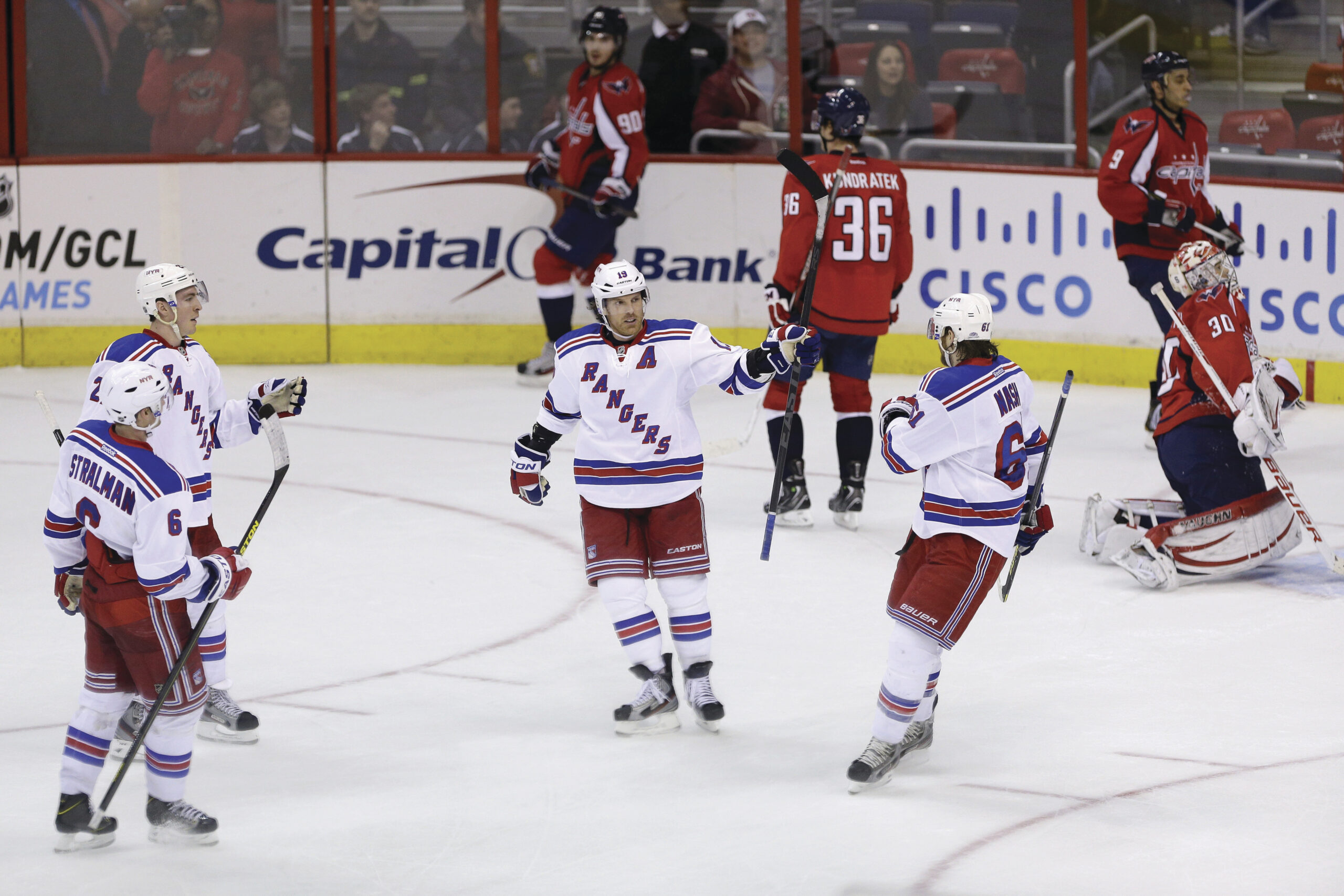 Capitals continue bad weekend with loss to Rangers