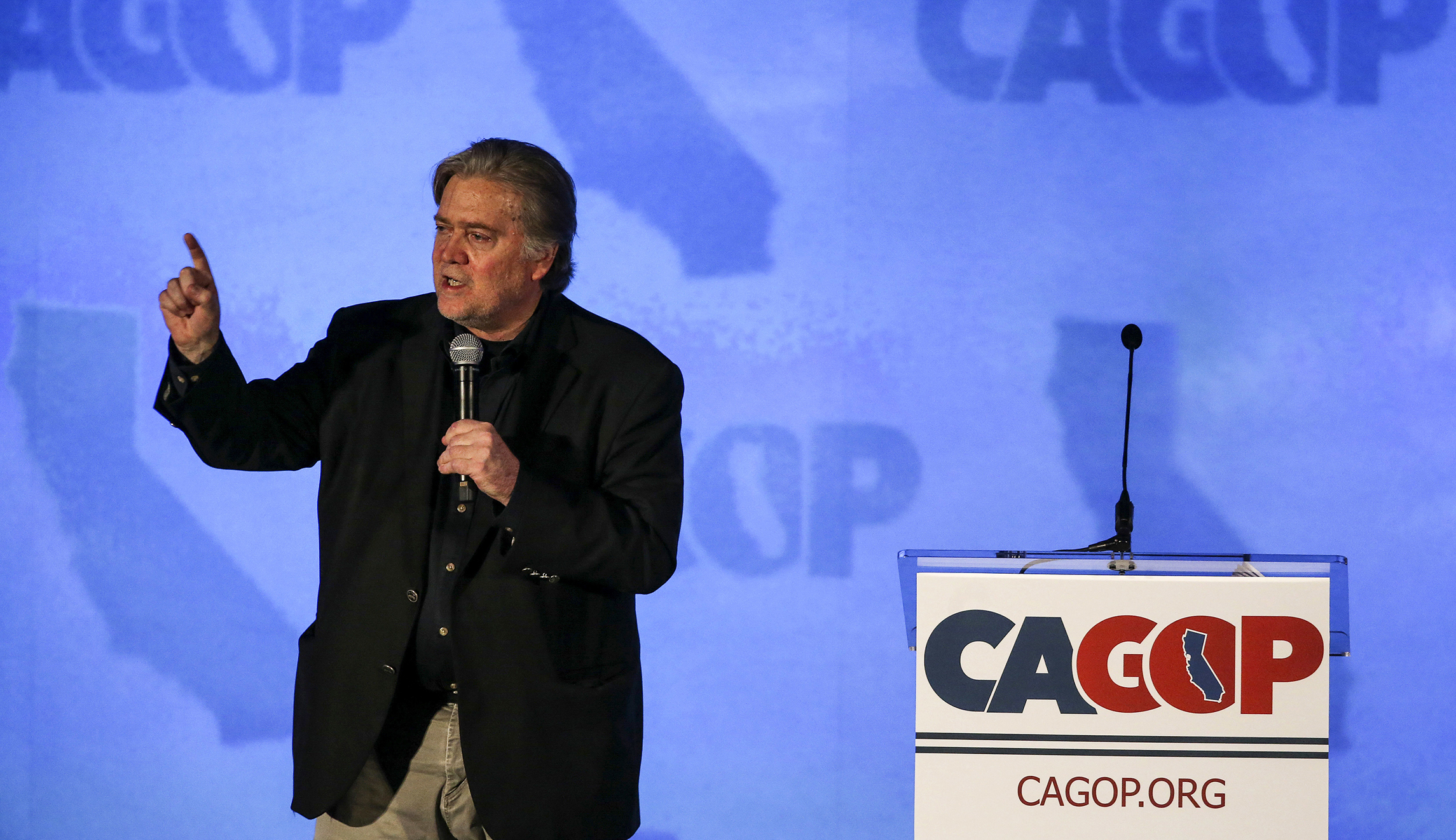 Republican establishment opens its doors to Steve Bannon