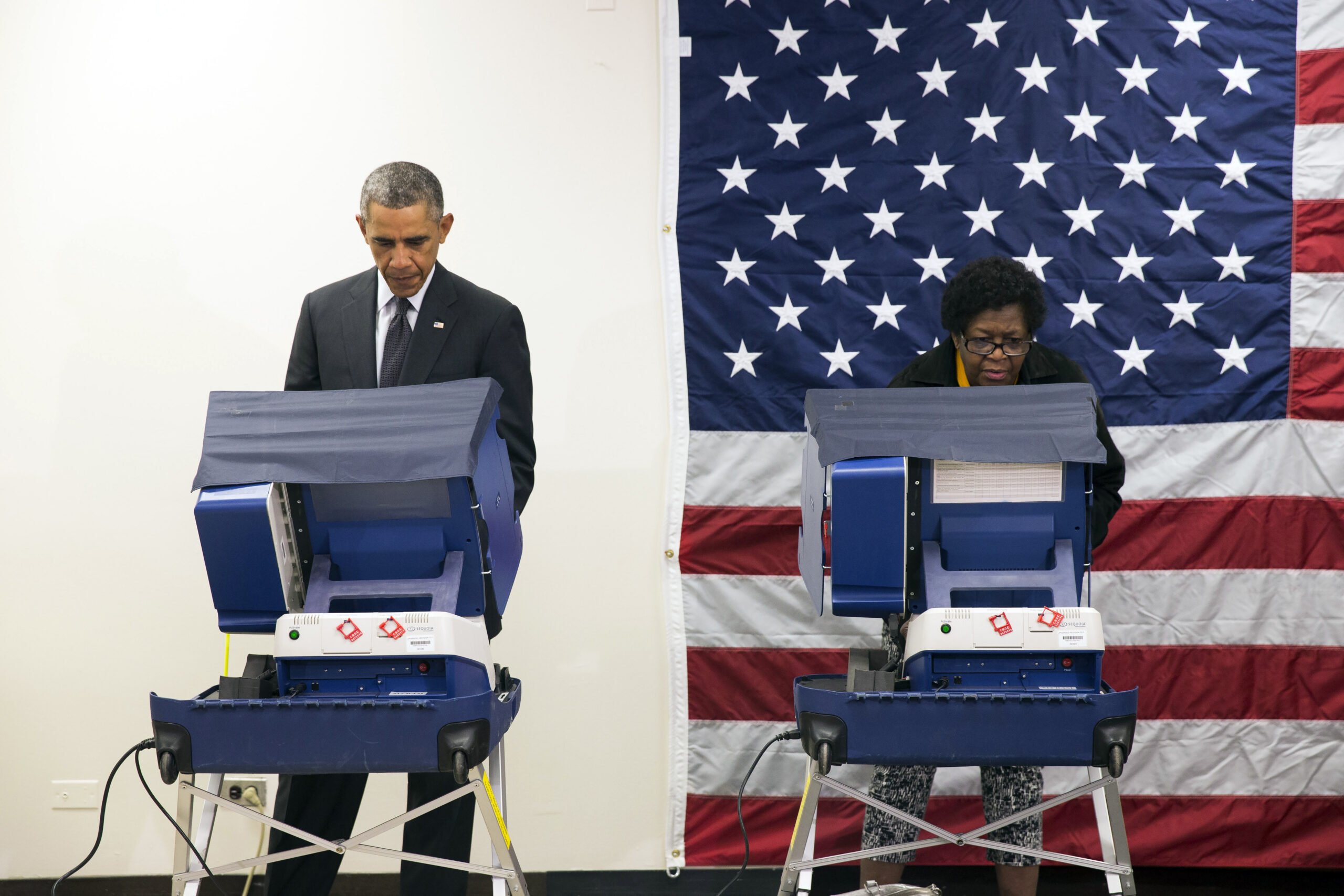 Voters cast early ballots in Illinois