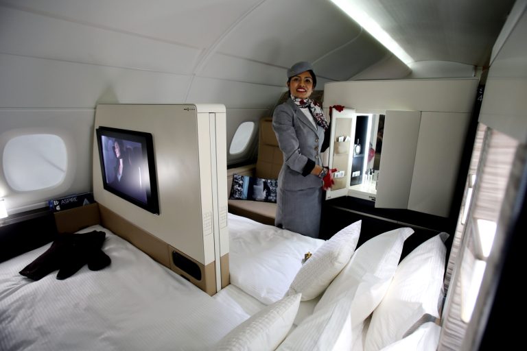 Mideast airline Etihad offers bed and bath suites