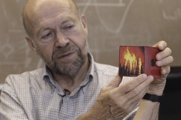 James Hansen explains his research on climate change. (Photo: AP)