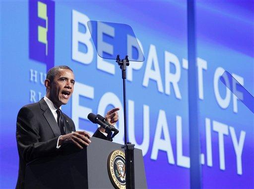 Obama bashes bullying at LGBT dinner