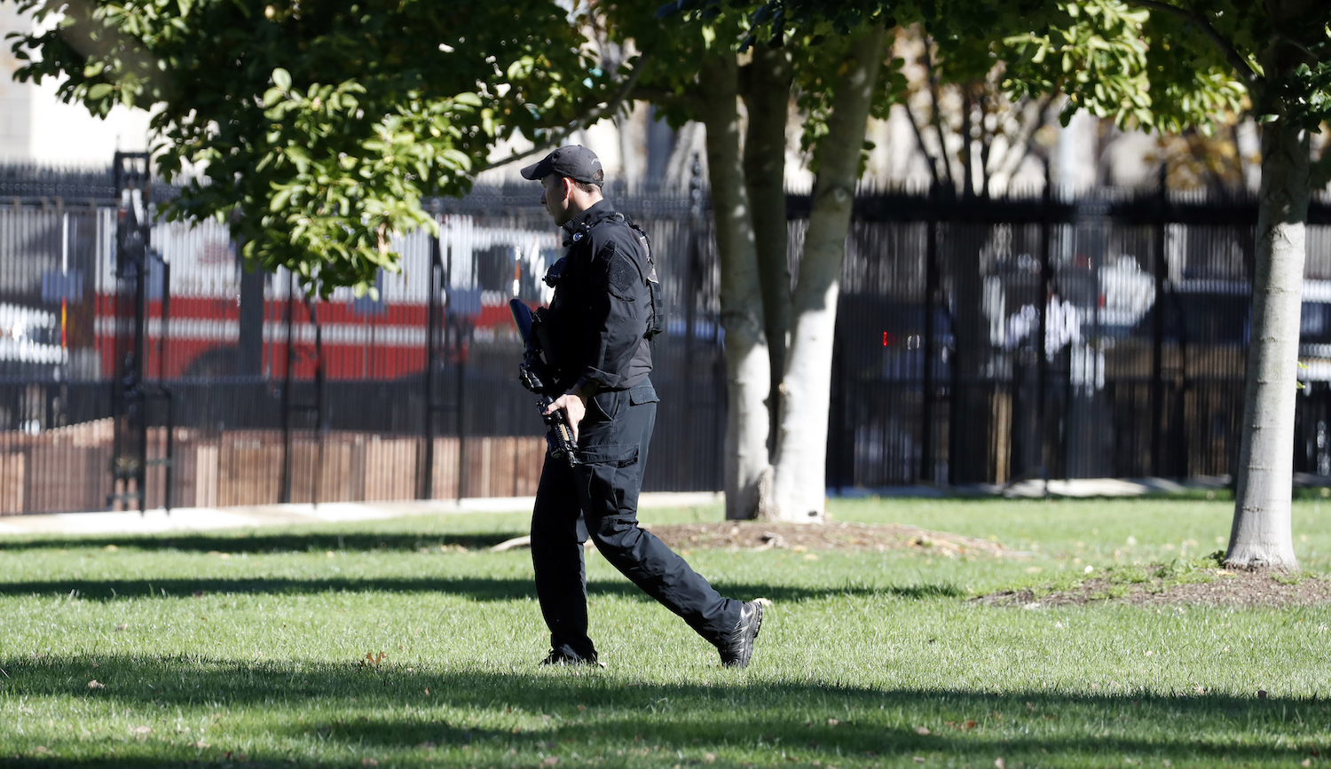 Intruder attempts to jump White House fence