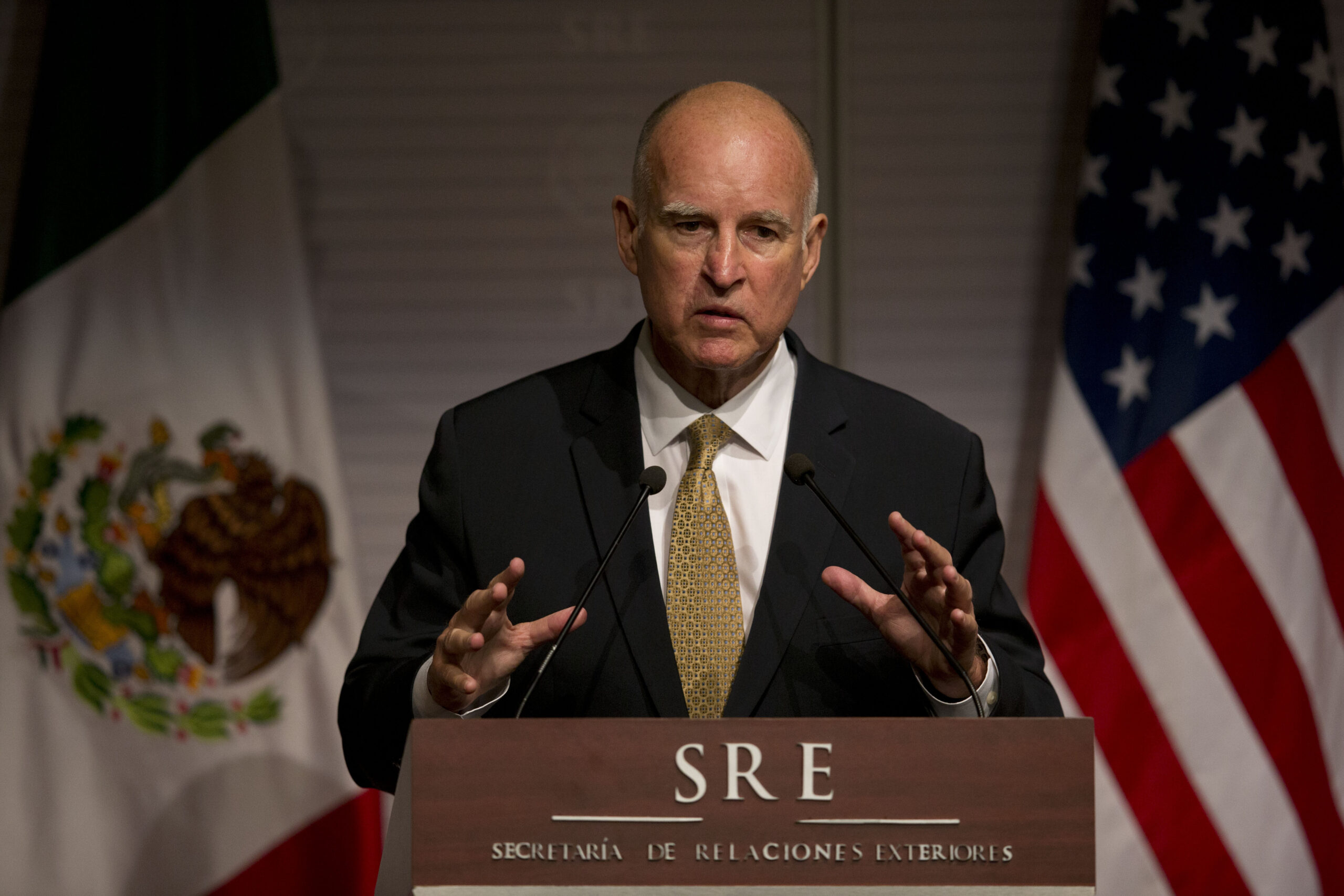 California governor takes dig at Texas guard plan
