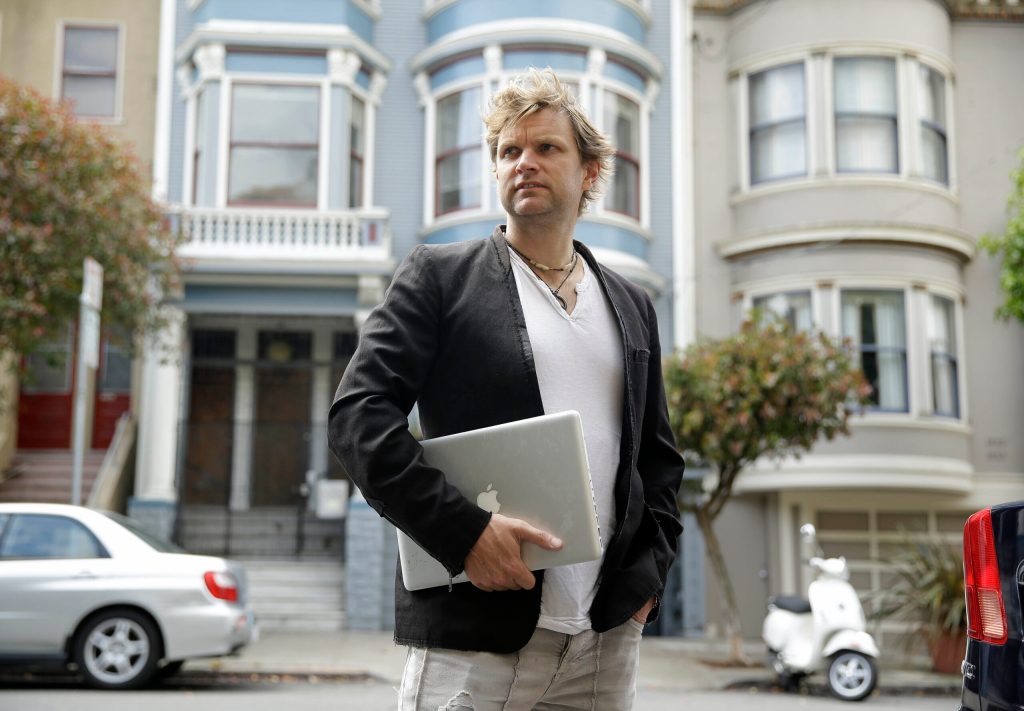 Get paid for posts? Social networking’s new twist