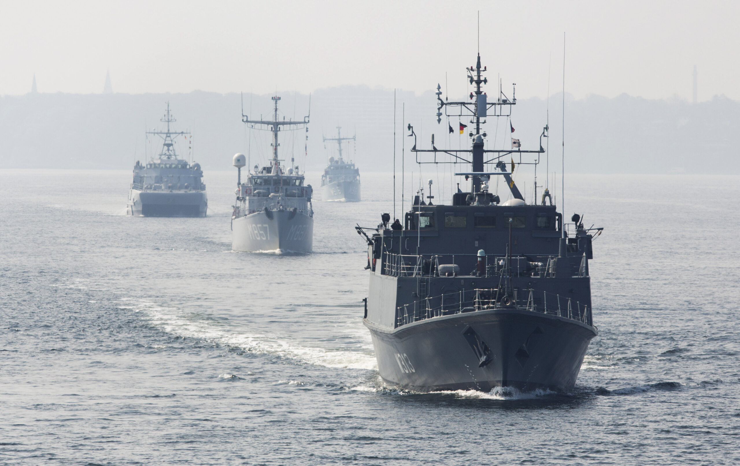 NATO minesweepers set off on Baltic deployment