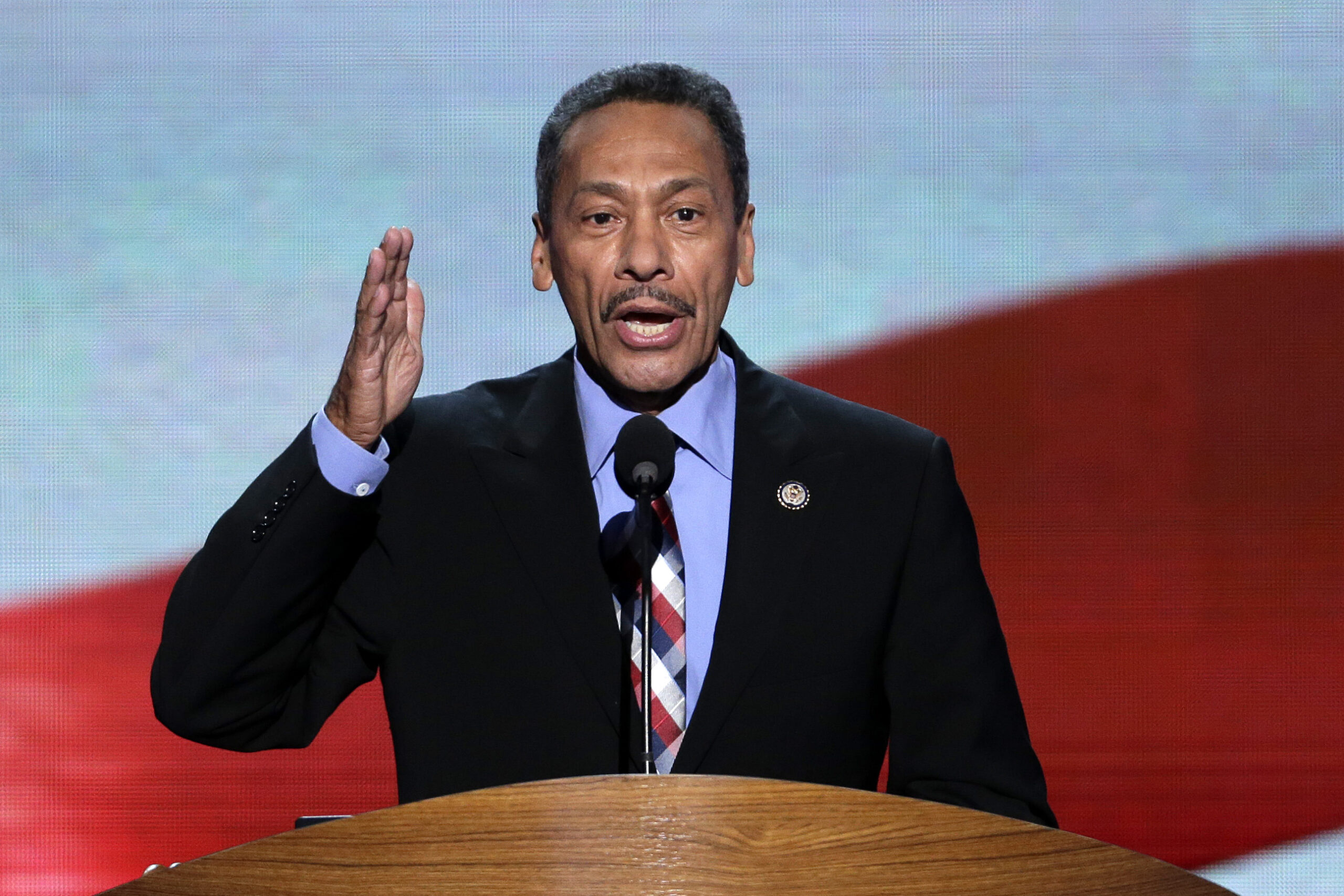 Obama taps Tom Wheeler for FCC, Rep. Mel Watt for housing post