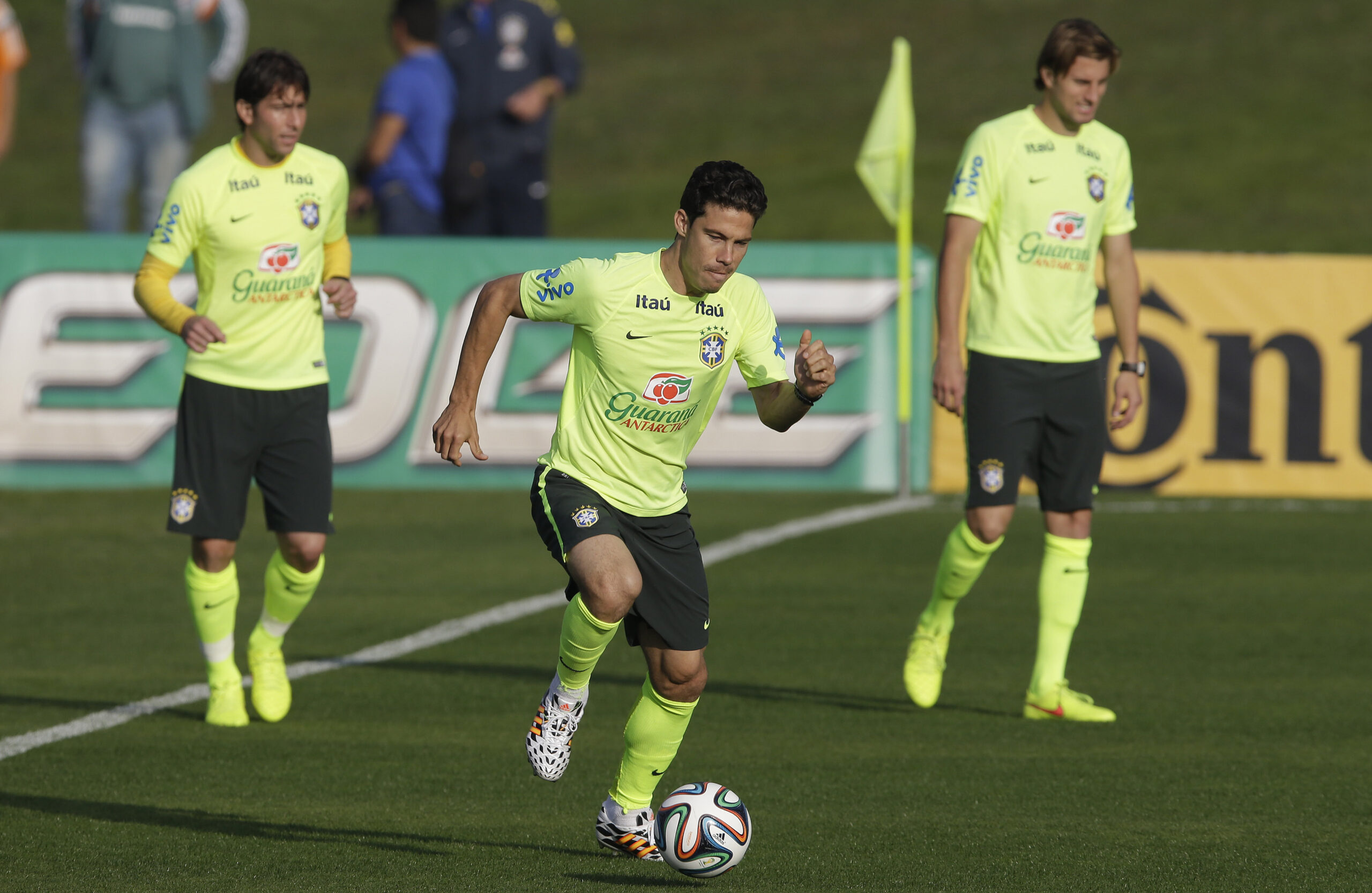BRAZIL BEAT: Celebs welcome at Brazil training