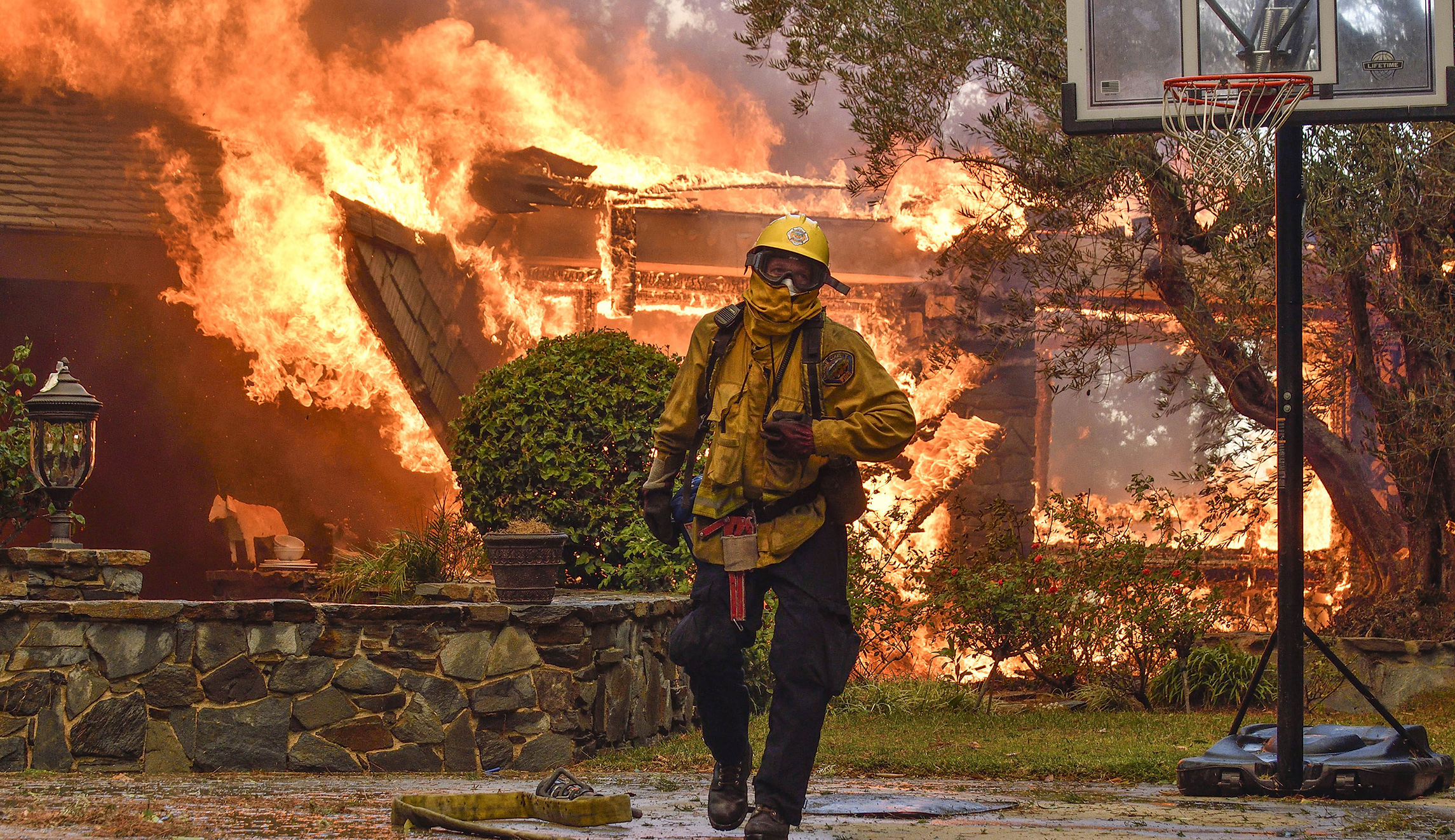 Deadly wildfires force evacuations in California