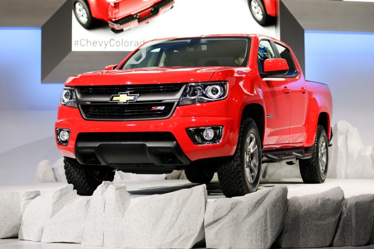 GM to add 750 workers to build small pickup trucks