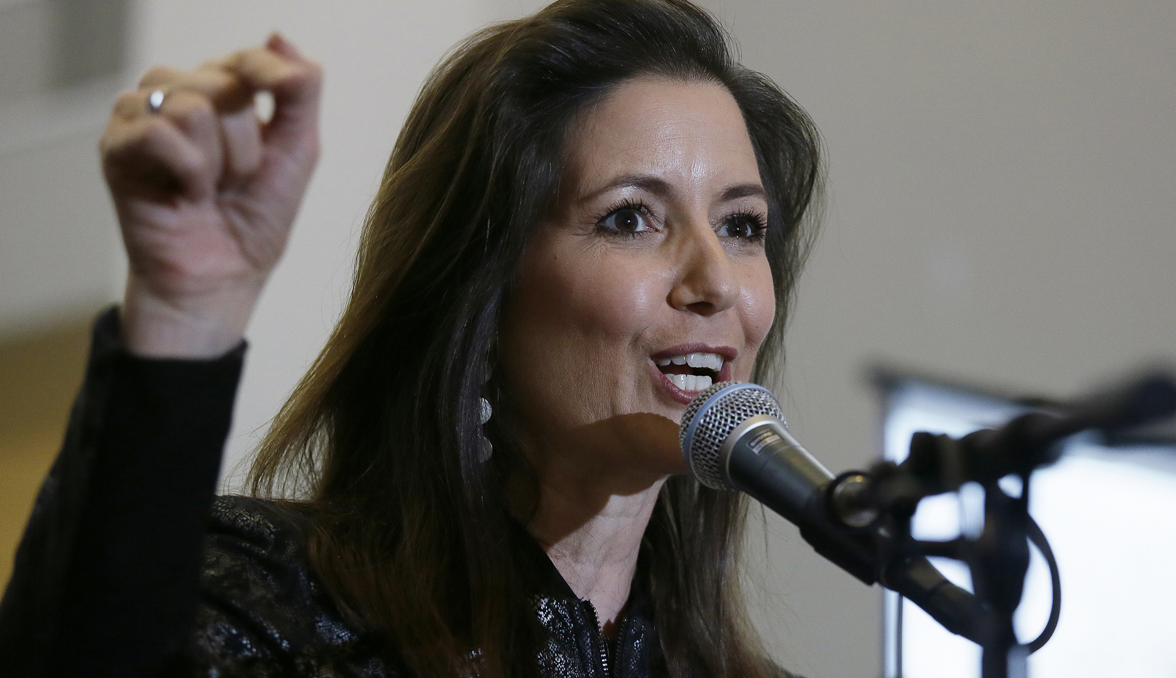 Sanctuary city mayor warns illegal immigrants of potential ICE raids in Oakland