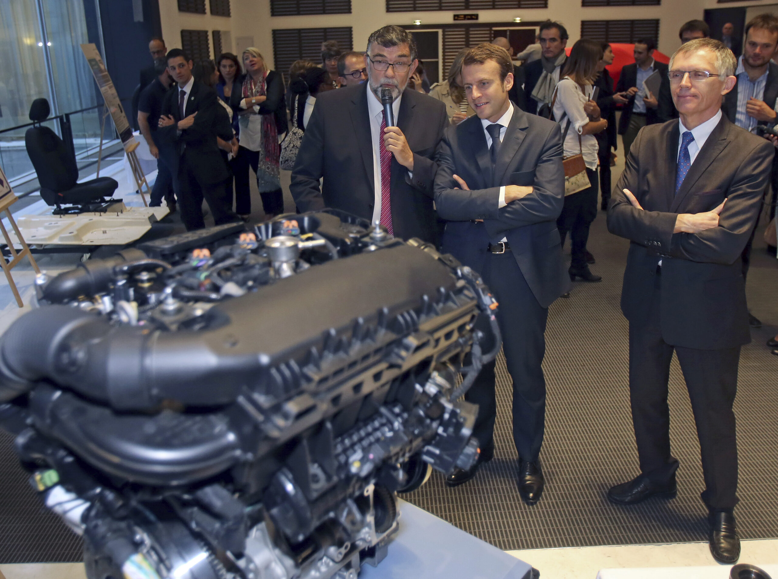 ECB under pressure as inflation falls again