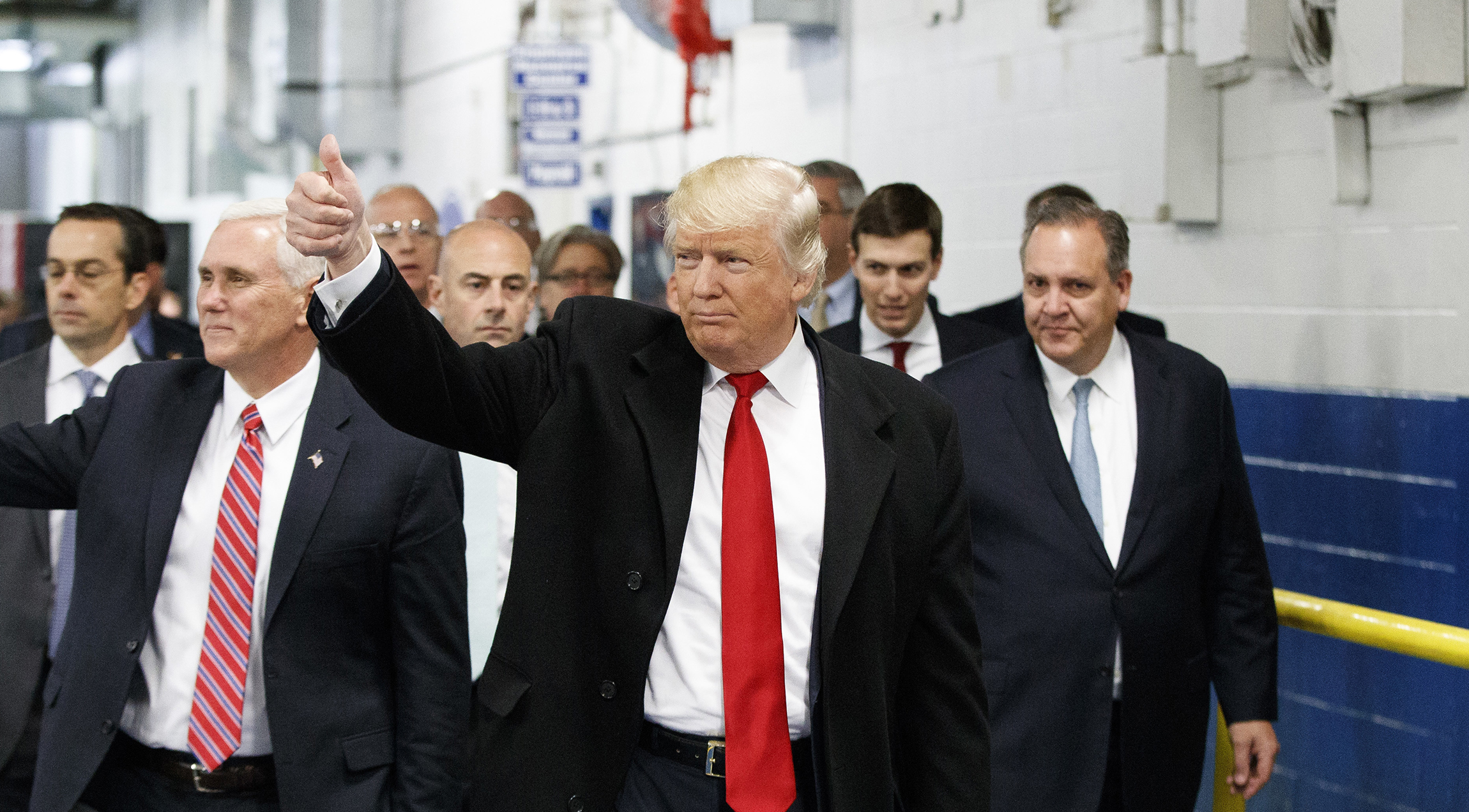 Trump announces White House ethics team