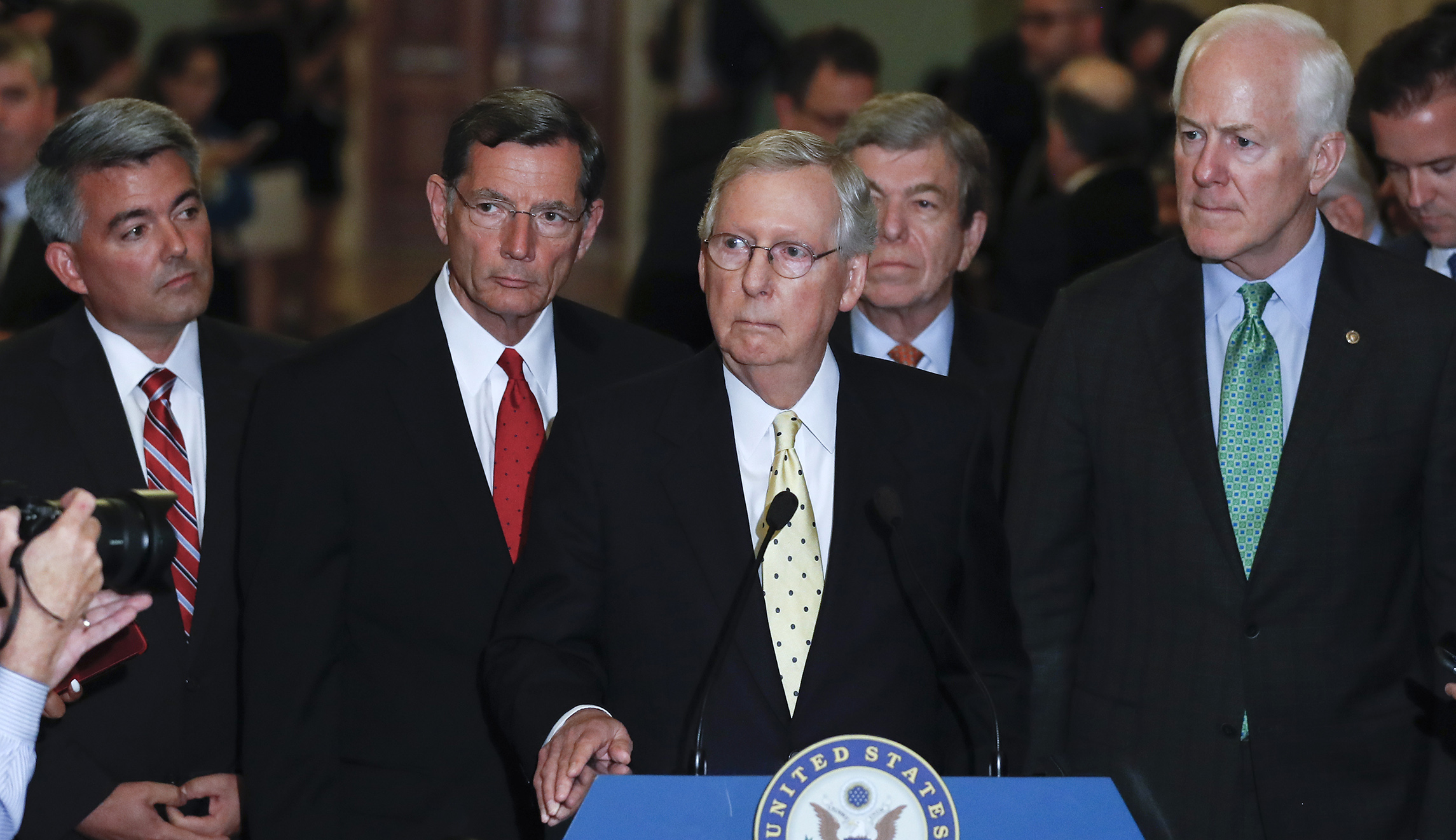 Mitch McConnell holds off on repeal vote until next week at Trump’s request