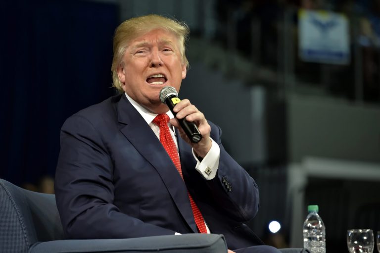 Falling behind Ted Cruz in Iowa polls, Donald Trump's comeback strategy is to pander to the Hawkeye State's ethanol bandits and attack Cruz for standing on principle. (AP Photo/Richard Shiro)