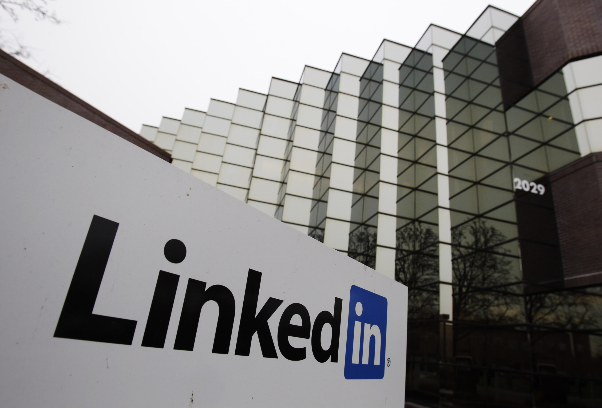 LinkedIn to launch site in Chinese
