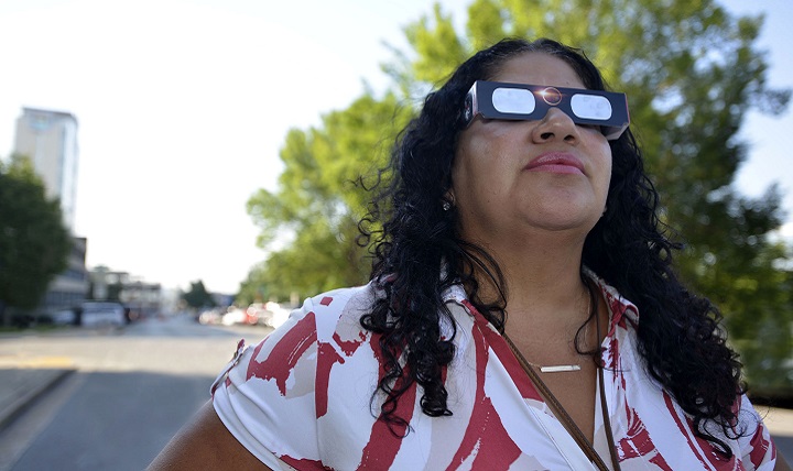 Afternoon Links: Social Justice Free Traders, The License Plate Game, and Eclipse Tips