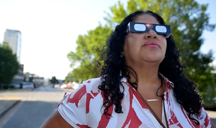Afternoon Links: Social Justice Free Traders, The License Plate Game, and Eclipse Tips