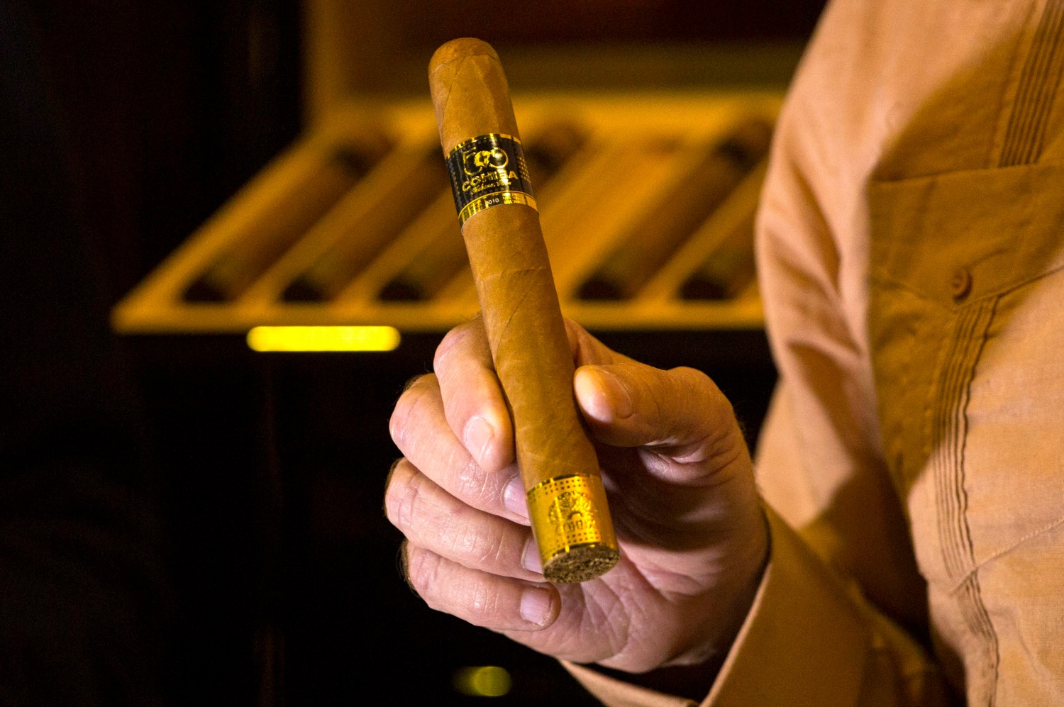 Lawmakers seek to reverse ban on cigars for troops