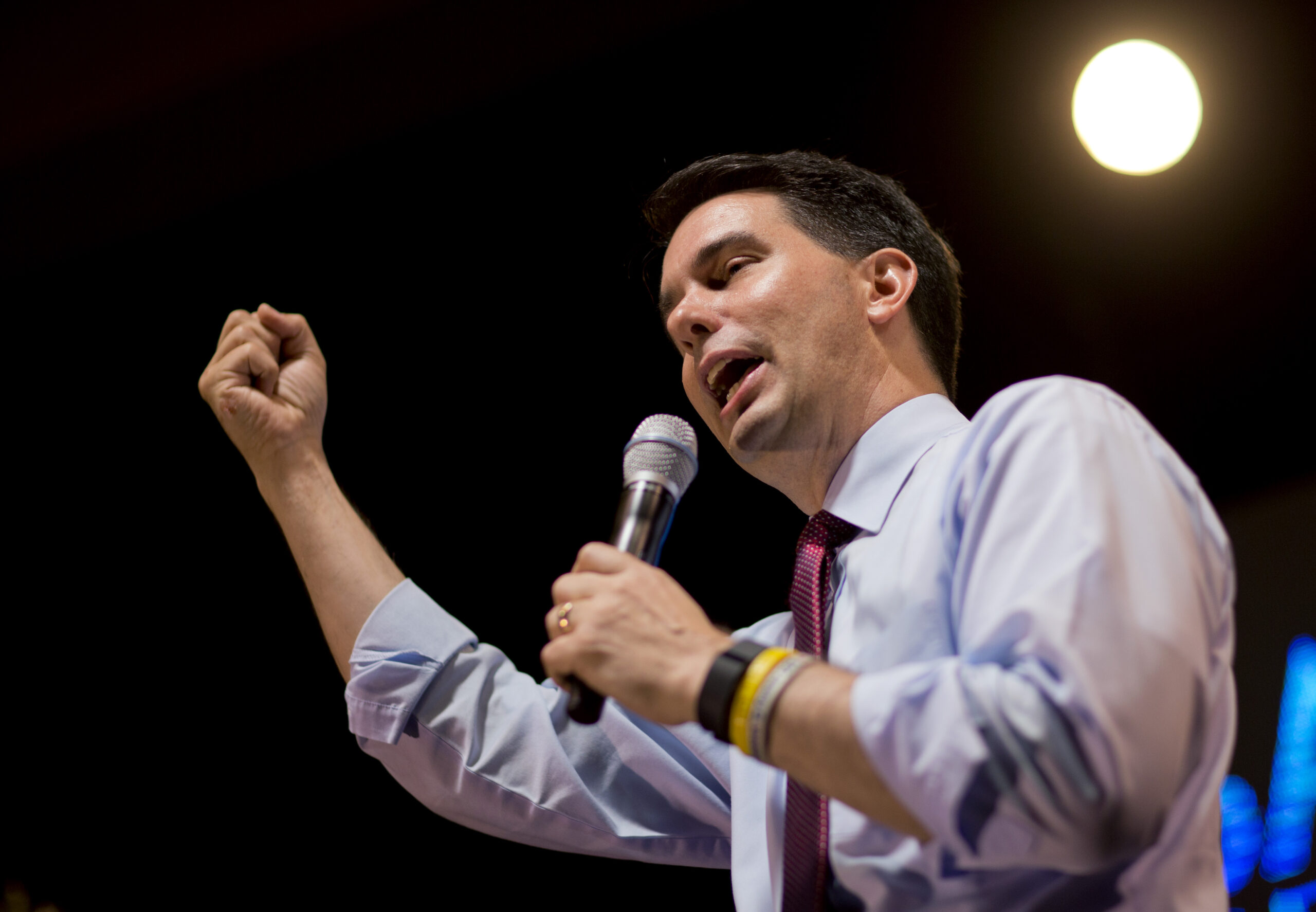 Scott Walker’s new strategy: Attack Hillary Clinton