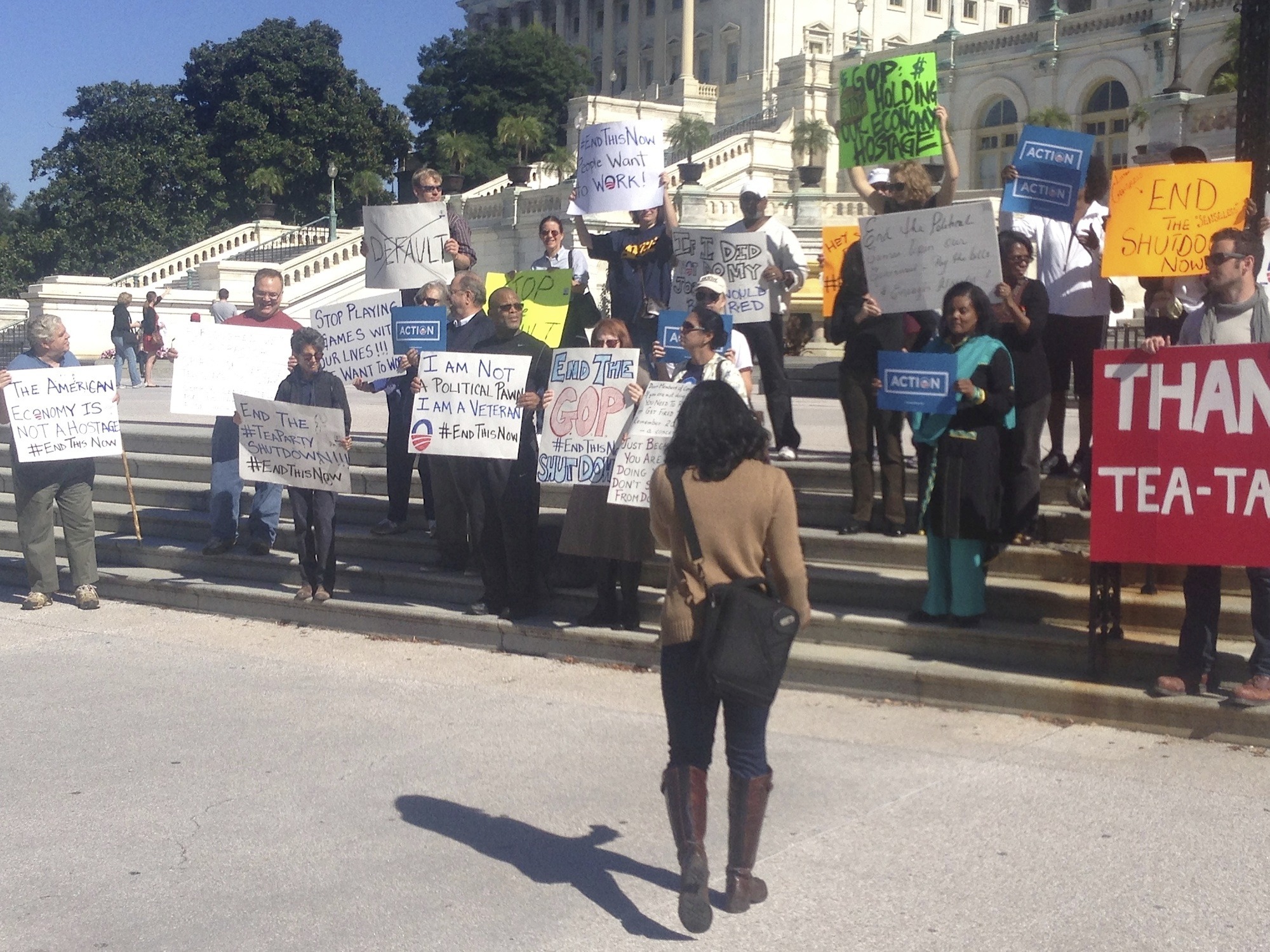 Few show up for Organizing for Action protest of ‘Tea Party shutdown’