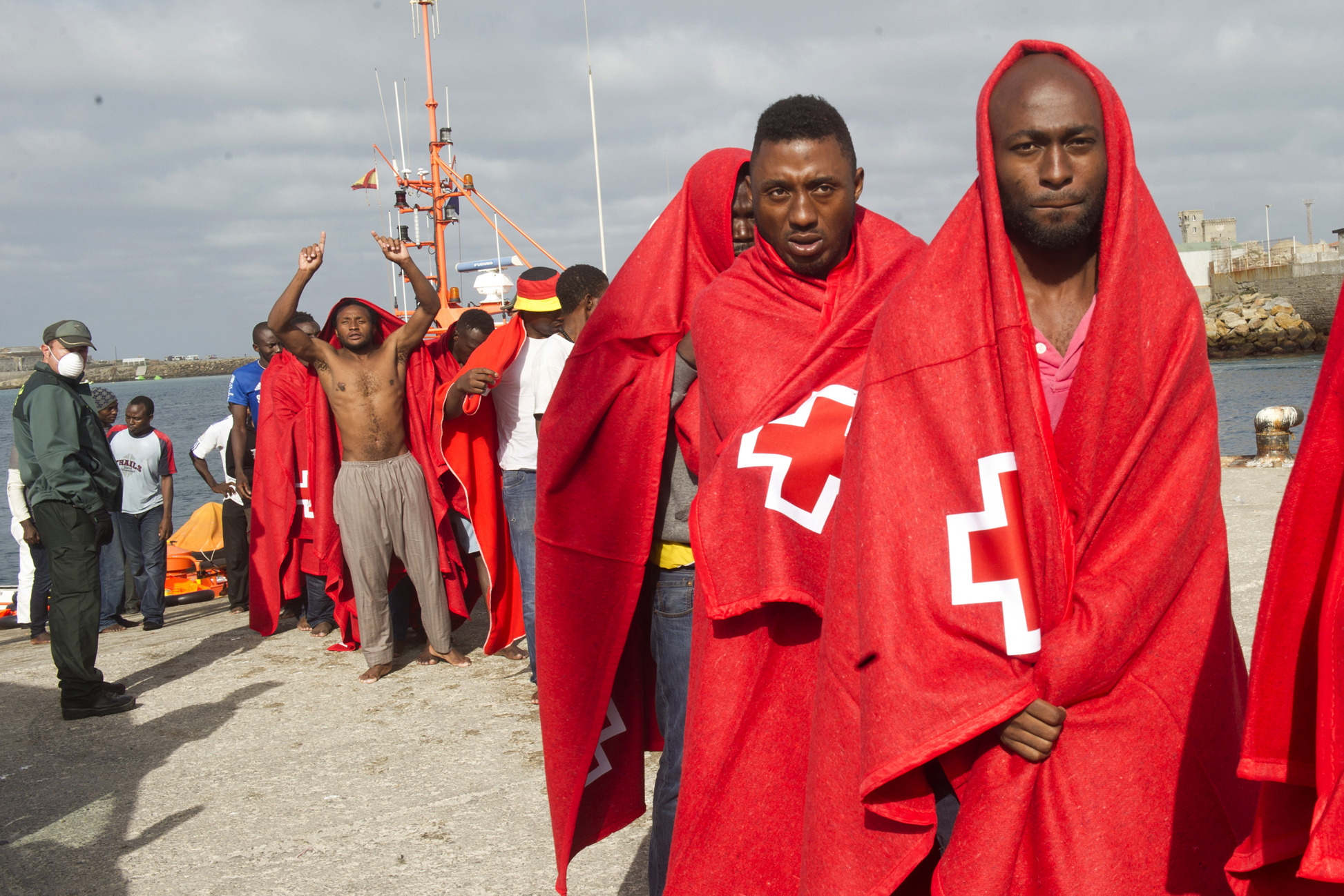 Some 1,400 migrants try to reach Spain from Africa