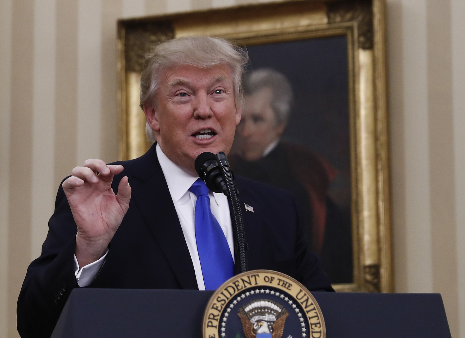 Trump honors fallen Navy SEAL at National Prayer Breakfast